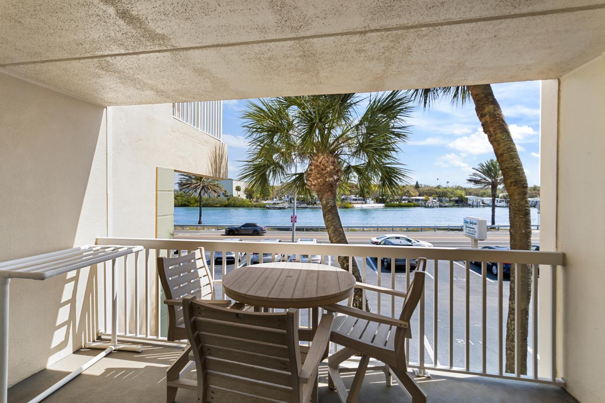 Fifty Gulfside Condominiums Clearwater Beach Exterior photo
