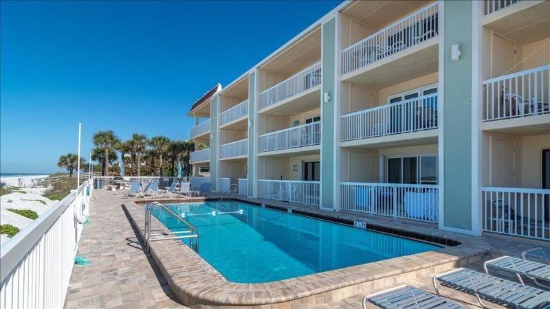 Fifty Gulfside Condominiums Clearwater Beach Exterior photo
