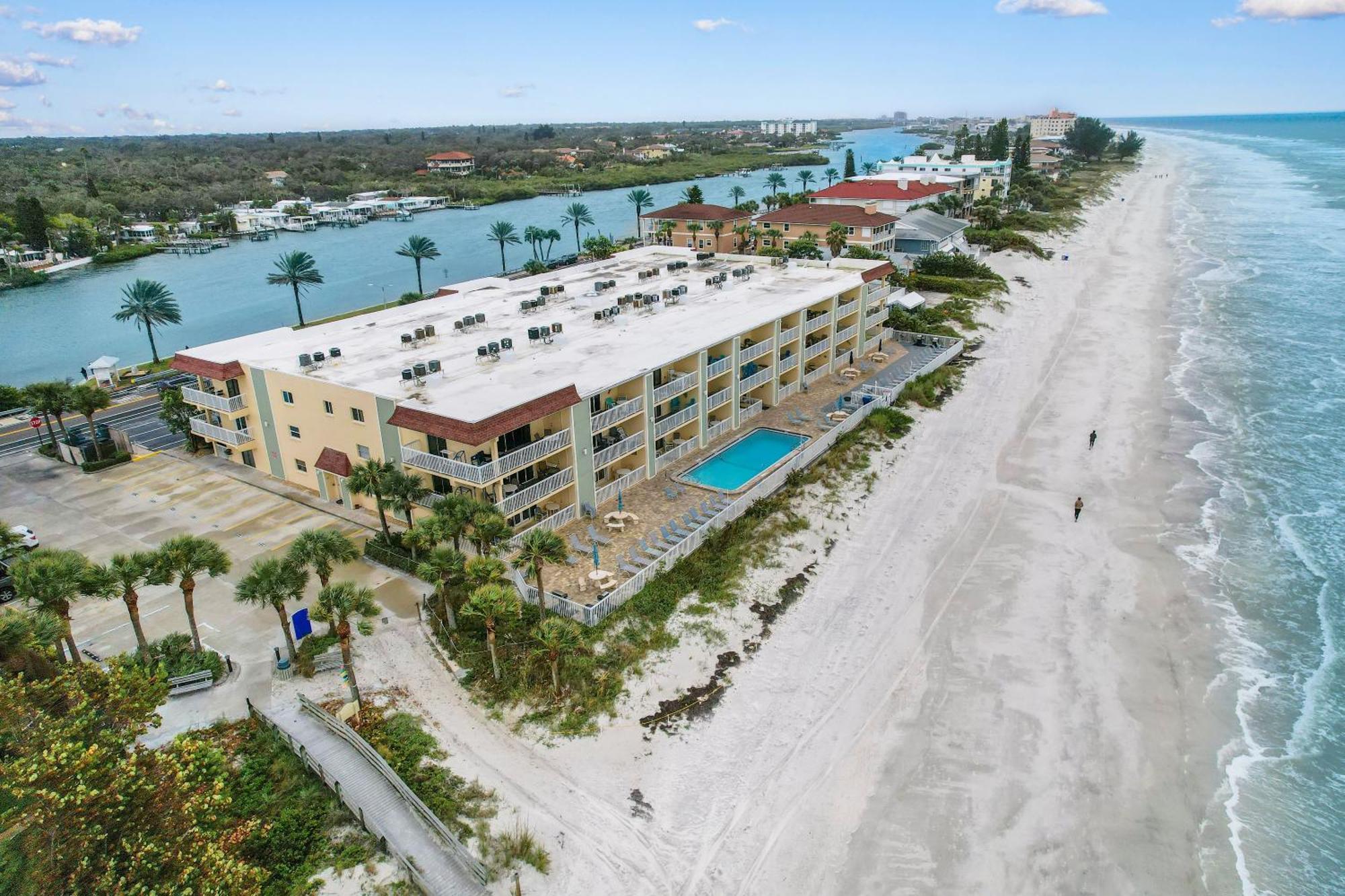 Fifty Gulfside Condominiums Clearwater Beach Exterior photo