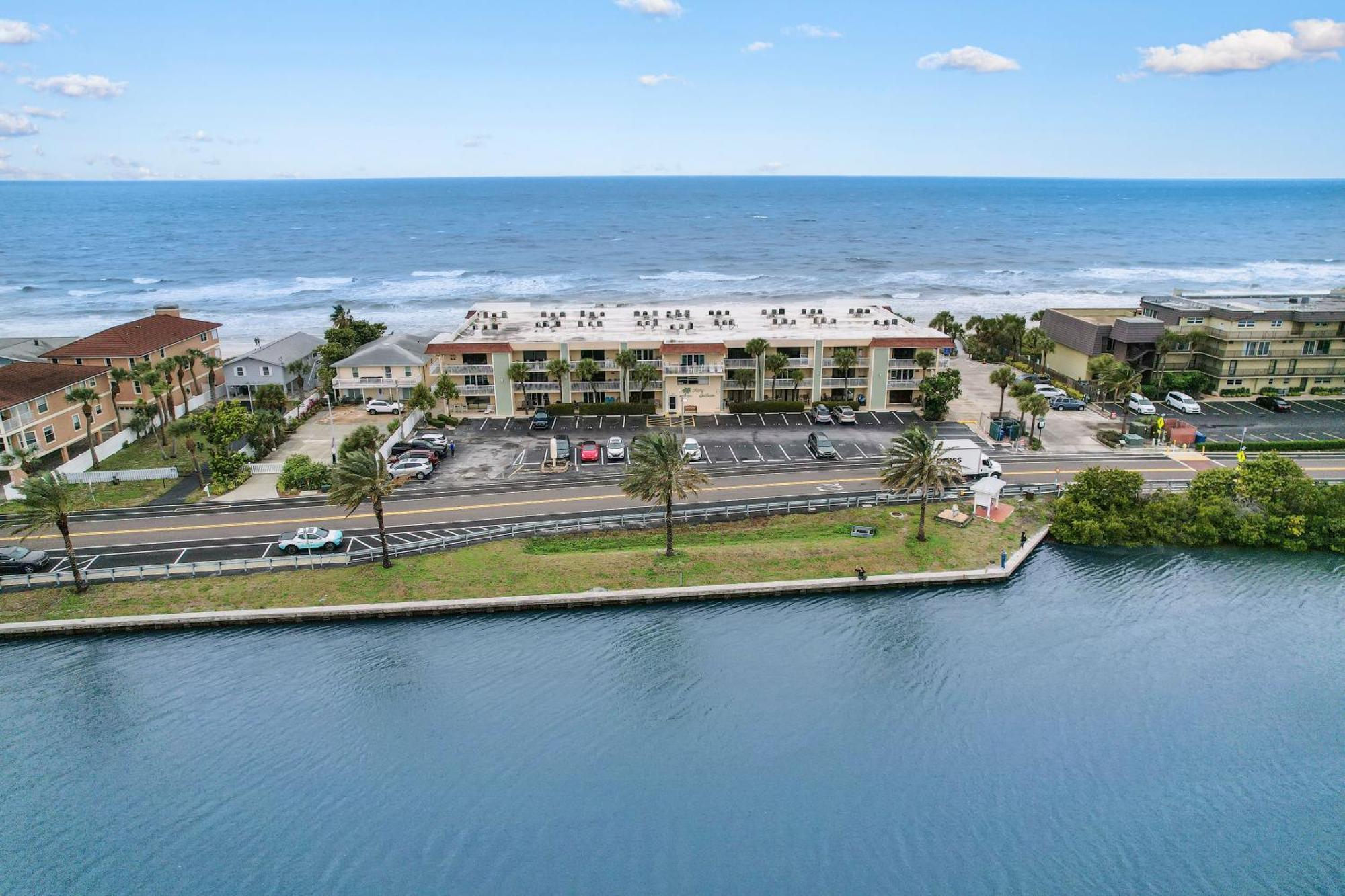 Fifty Gulfside Condominiums Clearwater Beach Exterior photo
